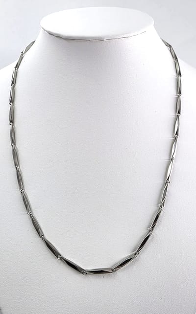 Lili 41 - Halsketting - Collier - Stalen - schakelketting - slanke, puntige vorm - zilverkleur - L 45 cm - Br 2mm - prachtige te combineren met of zonder hanger - Vrouw.