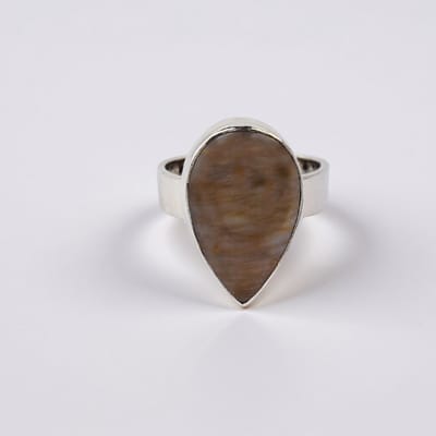 Cavill - 6 ct Indonesisch Versteend Hout Ring - 925 Sterling Zilver - Platina Geplateerd - Peervormig Cabochon - Elegant Design