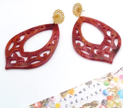 Jeannette-Creatief® - Resin - Barok Druppel Groot Bloem - Bordeaux Rode Glitter Oorbellen - Oorbellen - Bordeauxrood - Oorhangers - Rode Oorhangers - Oorbellen Dames - Sieraden - Rode Sieraden - Rode Oorbellen - Valentijn - Moederdag