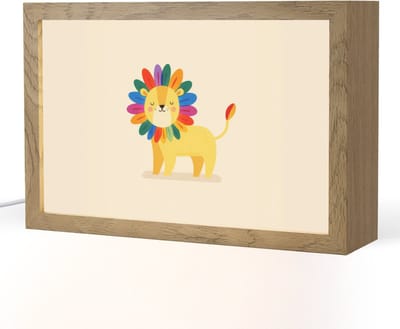 Nachtlampje 30x20 cm - Kinder lampje - Leeuw - Kleurrijke manen - Beige - Tafellamp kinderkamer - Slaapkamer lamp - Bedlamp kinderen - Kinderlampje stopcontact - Wandlamp babykamer - Nachtlampjes