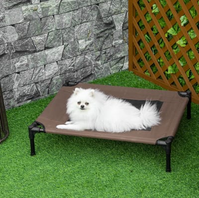MEUNIQ Verhoogd hondenbed 76 x 61 x 18 cm met stalen frame en ademend mesh, outdoor dierenmand voor middelgrote hond tot 20 kg, voor tuin camping en binnen, bruin