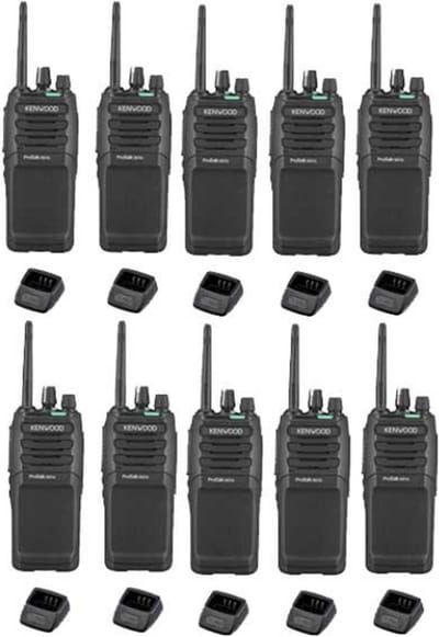 Set van 10 Kenwood TK-3701D IP55 Portofoon met tafellader
