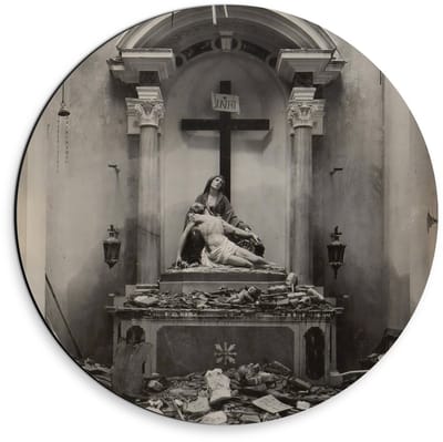 Dibond Wandcirkel - Maria en Jezus bij het Kruis (zwart - wit) - 30x30cm Foto op Aluminium Wandcirkel (met ophangsysteem)