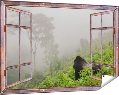 Gards Tuinposter Doorkijk Gorilla in het Woud tijdens de Mist - 150x100 cm - Tuindoek - Tuindecoratie - Wanddecoratie buiten - Tuinschilderij