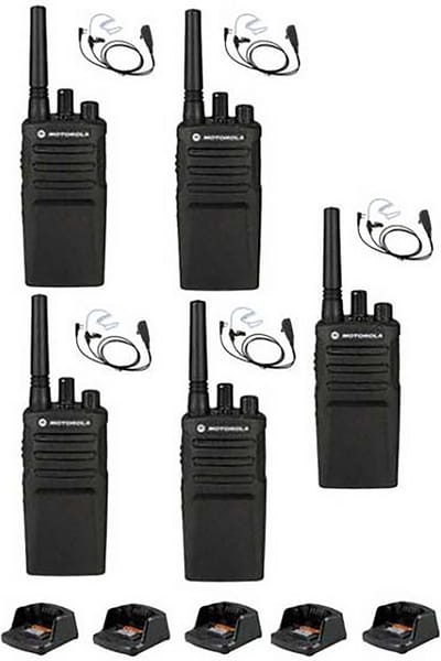 Set van 5 Motorola XT420 UHF IP55 PMR446, laders en beveiliging oortje M1 2-Pins