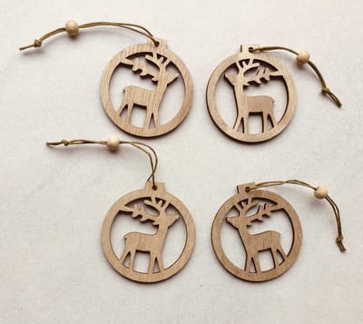 Set van 4 houten kersthangers kerst hangers met afbeelding Rudolph - hertje