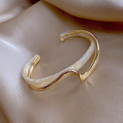 Bracelets en coquillages blancs, bracelets en métal pliés, bracelets à main pour femmes, bracelets géométriques à ouverture en forme de C, bijoux cadeaux blanc