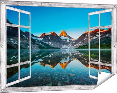 Gards Tuinposter Doorkijk Berg Assiniboine bij het Meer in Canada - 120x80 cm - Tuindoek - Tuindecoratie - Wanddecoratie buiten - Tuinschilderij