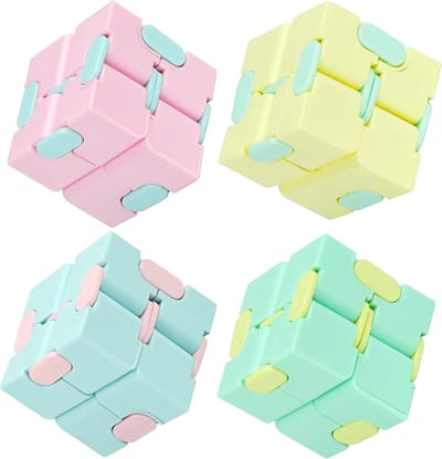 4 stuks Macaron Pocket Flip Cube - Stressverlichtend -angst ontwerp - Leuk speelgoed voor kinderen - 4 * 4 * 4 cm - Geschikt voor kinderen en volwassenen om te gebruiken voor stressverlichting en om de tijd te doden - Roze - Groen - Blauw - Geel