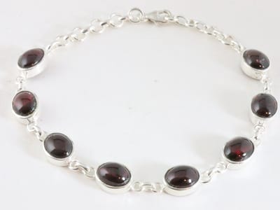 Hoogglans zilveren armband met granaat