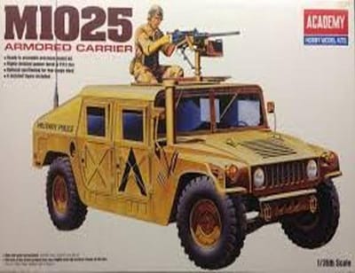 Academy Modelbouwpakket Militaire voertuigen - 13241 Humvee M1025 Armoured Carrier - Amerikaans Voertuig Plastic - 1:35 - Modelbouw