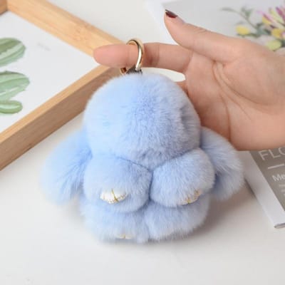 Porte-clés Pompon Lapin en Vrai Fourrure Moelleuse Mini 10CM pour Femmes Filles Mignon Lapin Peluche Porte-clés sur Sac Bijoux Fête de Mariage Jouet Cadeau Enfant bleu clair