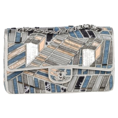 Chanel Medium Classic Patchwork Double Flap Schoudertas in Multicolor Denim