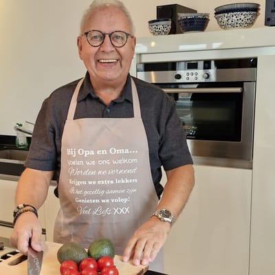 Keukenschort grijs met grappige tekst bedrukt cadeau sint en kerst | katoenen Barbecueschort Keuken BBQ Schort Kookschort bij opa en oma Kokschort mama papa opa oma vrouwen dames mannen heren jullie worden