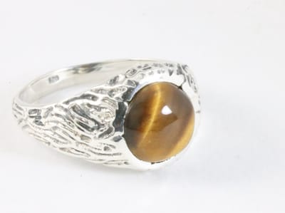 Bewerkte zilveren ring met tijgeroog - maat 18.5