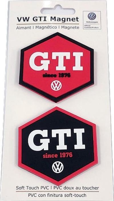 BRISA VW Collection - Volkswagen Golf GTI Rubberen Magneet Set van 2 - rood/zwart- auto-accessoires, koelkastmagneet, magneetbord, whiteboard
