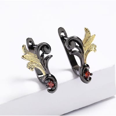Boucles d'oreilles délicates feuille or et noir serties de zircons rouges gray