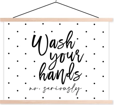 Posterhanger incl. Poster 120x90 cm - Schoolplaat - Spreuken - Quotes - Wash your hands no seriously - Stippen - Textielposter - Blanke latten