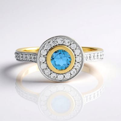 Cavill - Elegante Ring 925 Sterling Zilver Verguld - Zwitsers Blauwe Topaas 0,585 ct - 34 Fonkelende Zirkonia's 0,612 ct - Stijlvolle Bezel Ring Dames