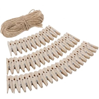 Beige fotoslinger accessoires set met houten clips en touw voor dames en heren fotodisplay knijpers set 50 stuks clips met 5 meter touw voor collage foto ophangen