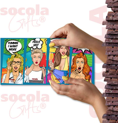 SoCoLa Fairtrade Chocolade tabletten PopArt Cartoon Giftbox - Chocoladekado – Chocolade geschenk – Persoonlijk cadeau - Voor Hem en Haar - (4x Melk Chocolade Repen) 400 Gram