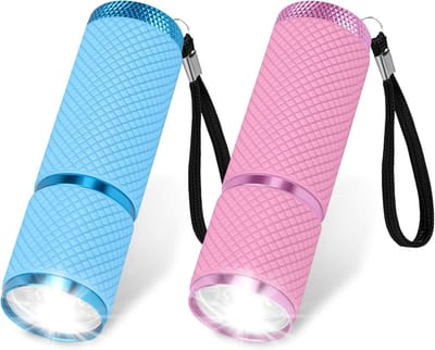 2-pack kleine zaklamp, batterij-aangedreven zaklamp, zaklamp-lampen met 9 LED's, 90 mm mini-zaklampen super helder, lichtgewicht zaklampen voor in de zak, ideaal voor kinderen, camping, buiten(blauw+roze)