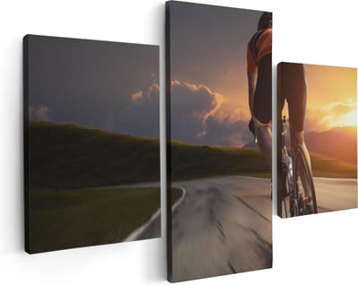 Artaza Canvas Schilderij Drieluik Wielrennen Fietser op de Weg bij Zonsondergang - 90x60 - Foto Op Canvas - Canvas Print