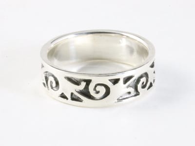 Zilveren ring met fantasie gravering - maat 17