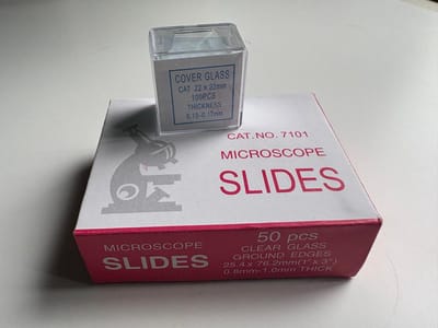 Microscoop glaasjesset – 50 objectglaasjes 76,2 × 25,4 mm + 100 dekglaasjes 22 × 22 mm – 1 set