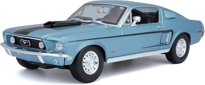 Modelauto - Replica Voertuig - Verzamelen en Decoratie - Detailgetrouw Model - Schaal 1:18 - Lichtblauw