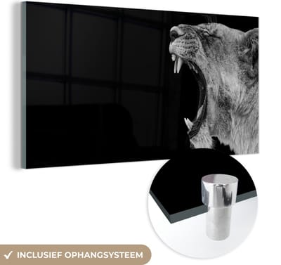 MuchoWow - Glasschilderij - Foto op glas - Dieren - Leeuw - Jungle - Zwart-wit - Wanddecoratie - 120x60 cm - Acrylglas - Muurdecoratie glas - Schilderij leeuw