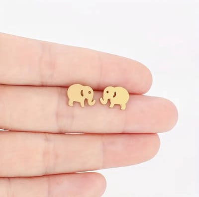 GoedeDoelen.Shop | RVS Oorbellen Olifant Gold | Oorstekers | Goudkleurig | Olifant | Elephant | Kracht | Geduld | Olifanten Sieraad