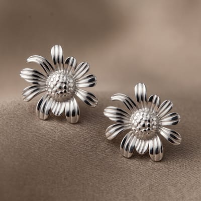 Lundholm Marguerite Oorbellen Dames Zilverkleurig - Happy Daisy Statement Oorbellen - Premium Stainless Steel - Bloem Madeliefje Oorstekers - Vrouwen Cadeautjes Cadeau voor Haar - Scandinavisch Design