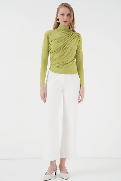 Aansluitende colblouse met drapeer-detail