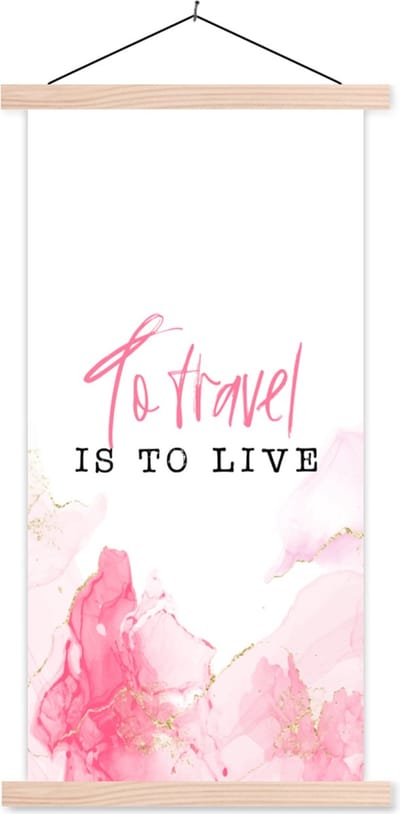 Posterhanger incl. Poster 60x120 cm - Schoolplaat - Spreuken - Quotes - To travel is to live - Goud - Textielposter - Blanke latten