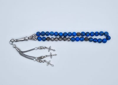 Handgemaakte naam tasbih 33 Kralen Natuursteen “Blauw howliet gesponnen goud” - met metaal tassel “ Kruis"- Met je naam of de naam van uw geliefde- 8 mm diameter van de korrel