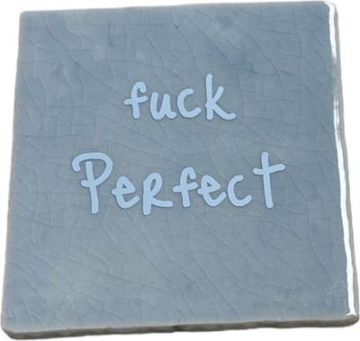 Hippe tegeltje met tekst: Fuck Perfect | Serenity met pastel blauw | Gepersonaliseerde cadeau | Hippe Spreuktegel | Nieuwe woning cadeau | Housewarming cadeau