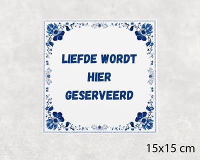 Spreuk tegel 15x15 cm Liefde wordt hier geserveerd