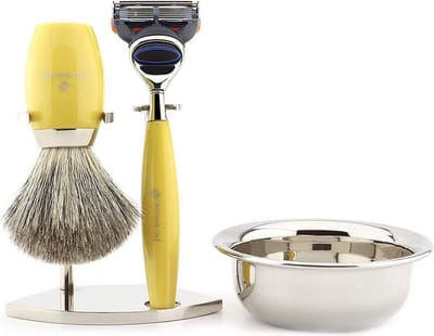 JAG SHAVING Gele 4-delige scheerset voor mannen – 5-voudig scheermes, synthetische scheerkwast, roestvrijstalen scheerkom en dubbele scheerstandaard – Nat scheerset