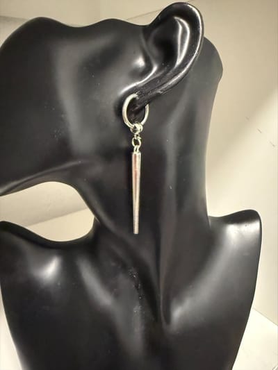 Gothick spike oorbellen | Make up | Parfum | Moederdag | Verjaardagscadeau| Cadeautje| Valentijnsdag| Kado | sieraden | vaderdag | oorbellen | oorsieraden