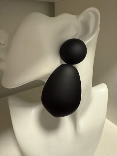 Zwarte metalen oorbellen | | Make up | Parfum | Moederdag | Verjaardagscadeau| Cadeautje| Valentijnsdag| Kado | sieraden | vaderdag | oorbellen | oorsieraden