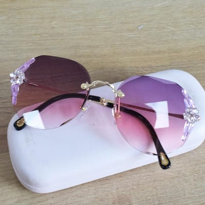 Bloemen ingelegd met diamanten zonnebrillen voor vrouwen met ronde gezichten, grote gezichten, randloze gradiënt zonnebrillen voor vrouwen met slankheid Source factory straight hair