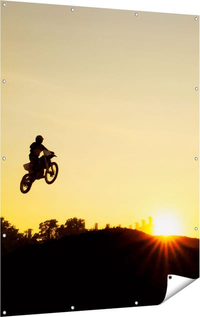 Gards Tuinposter Silhouet van een Motorcross bij Zonsondergang - 120x160 cm - Tuindoek - Tuindecoratie - Wanddecoratie buiten - Tuinschilderij
