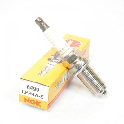 Bougie d'allumage NGK pour Auto LR4A-E / 6499 Neuf