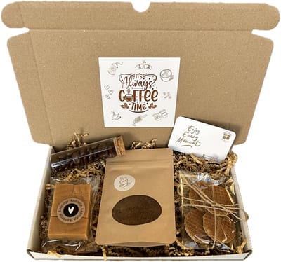 Koffie brievenbus cadeau - koffie - mokkanootjes - fudge - stroopwafels