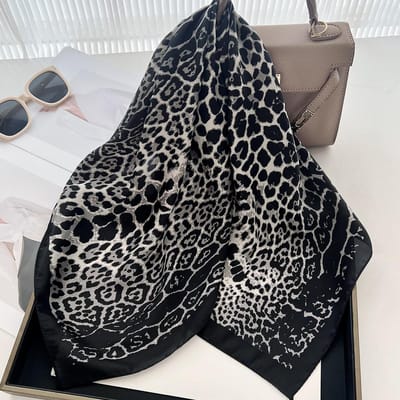 Vierkante Sjaal Voor Dames Bandanna Lente/Zomer Luipaardprint Hoofdband Necksjaal Imitatie Zijde Haarsjaal Met Een Shirt gray