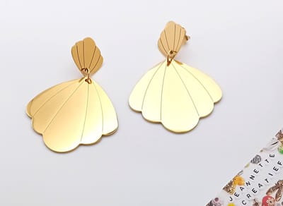 Jeannette-Creatief - Beach - Oorbellen Schelp RVS Goud - Oorstekers - Oorbellen met Schelpen - Oorbellen Goud RVS - Oorbellen Schelp - Schelpen - Sieraden met Schelpen - Zomerse Sieraden - Oorbellen - Oorhangers - Mermaidcore
