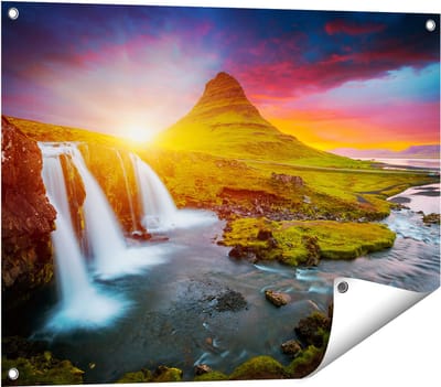Gards Tuinposter Waterval bij een Vulkaan met Zonsondergang - 80x60 cm - Tuindoek - Tuindecoratie - Wanddecoratie buiten - Tuinschilderij