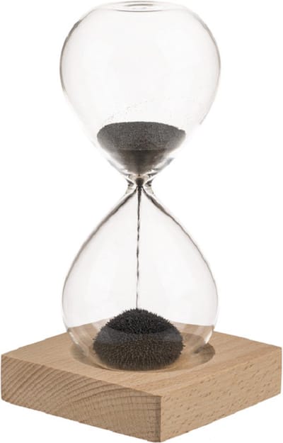 Zandloper - 1 minuut - 16 cm - magnetisch zand - met houten standaard - Spelletjes