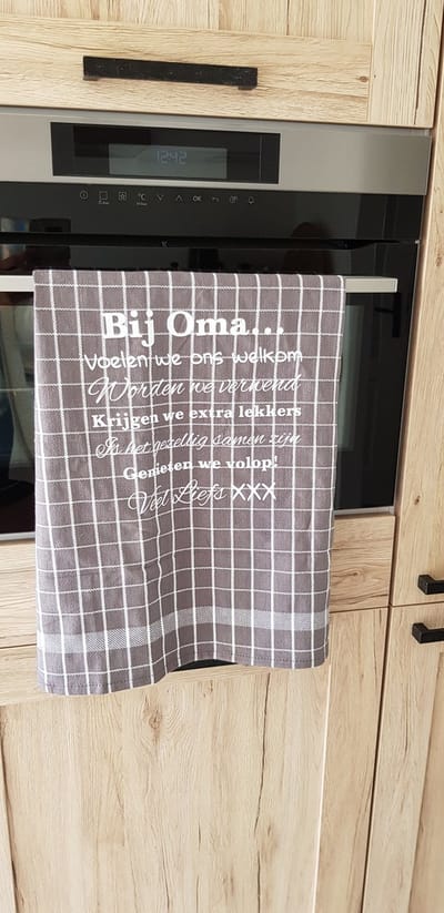 Theedoek met tekst boodschap bedrukt cadeau Regels voor Bij Oma Thuis | moederdag verjaardag vrouw feestdagen sinterklaas kerstmis hoera je wordt zwangerschapsaankondiging vrouw moeder dames mama hoera je wordt zwangerschapsaankondiging